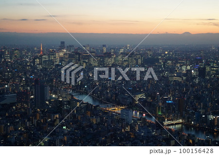 東京スカイツリー 展望台 夜景始め 東京タワー方面 東京スカイツリー 展望台 夜景始め 東京タワー方面 100156428