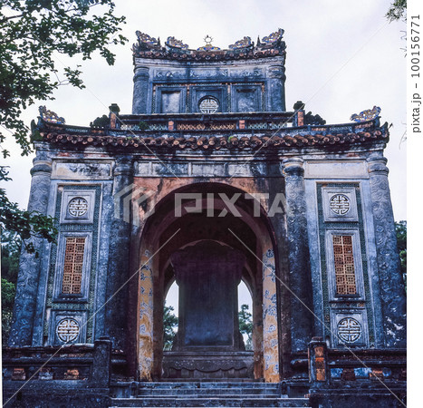 ベトナムの世界遺産　帝廟 100156771