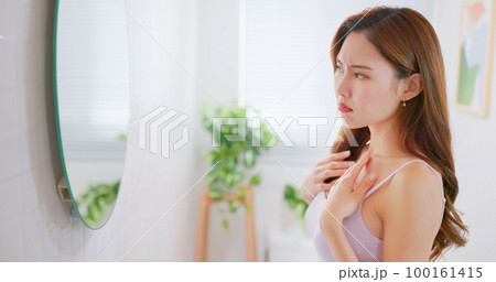 Woman worry about neck skin 100161415