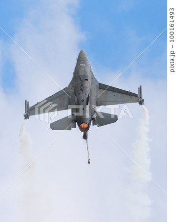 ギリシャ空軍F-16デモチーム「ゼウス」上昇 ギリシャ空軍F-16デモチーム「ゼウス」上昇 100161493