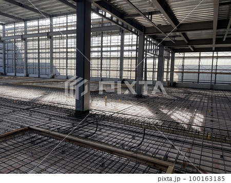 鉄骨現場の土間打設前配筋状況 100163185