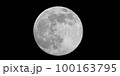 夜空に浮かぶ満月 100163795