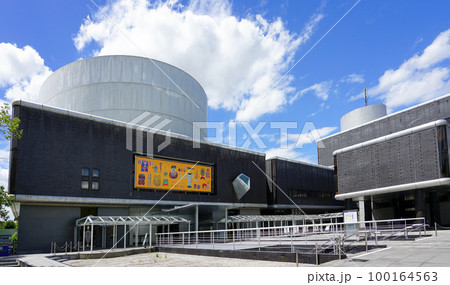 「みんぱく」こと国立民族学博物館（大阪府吹田市） 100164563