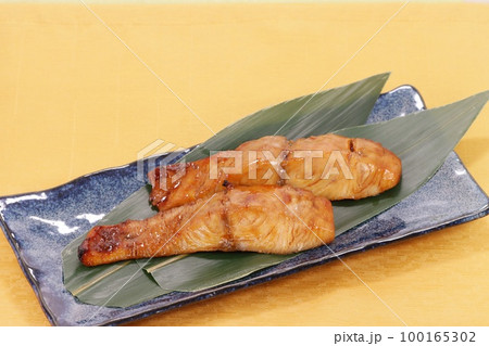 シイラの照り焼き 焼き魚 魚料理 2切れ シイラの照り焼き 焼き魚 魚料理 2切れ 100165302