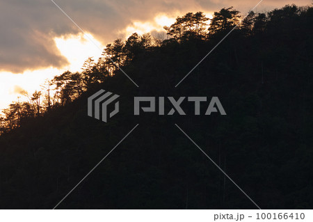 雲間から太陽の光 雲間から太陽の光 100166410