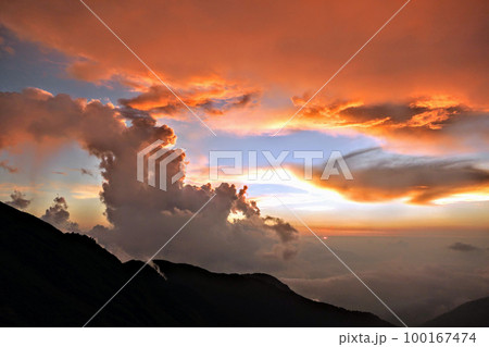 beautiful colors of evening sunset with clouds 100167474