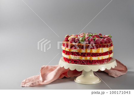 delicious red velvet cake with fresh berries delicious red velvet cake with fresh berries 100171043