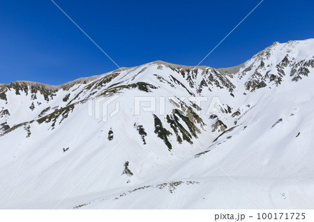 富山_初春の立山室堂の絶景 100171725