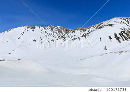 富山_初春の立山室堂の絶景 100171733