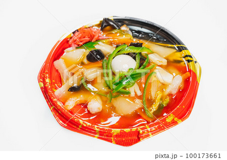 白い背景の中華丼 100173661
