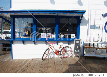 マリブの観光スポットのマリブピア。桟橋の上にあるお店、ランチ・アット・ザ・ピアの外観 100173731