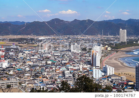 魚見塚展望台から見た安房鴨川駅周辺の風景【千葉県鴨川市】 100174767