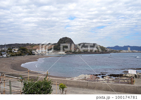 太海海水浴場と波太富士【千葉県鴨川市】 100174781