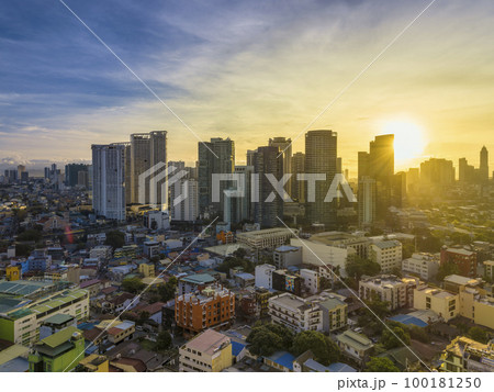 フィリピン・マカティの高層ビル群 / Makati, Philippines 100181250