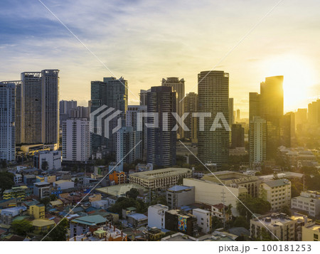 フィリピン・マカティの高層ビル群 / Makati, Philippines 100181253