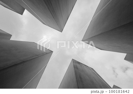 Abstract black and white background, concrete texture. 100181642
