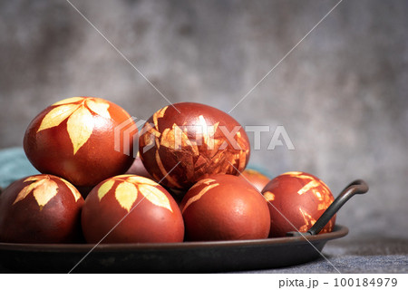 Close up of Easter eggs dyed with onion peels 100184979
