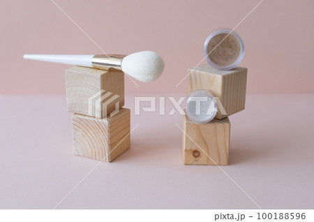 Cosmetic shades compact and loose mineral face powder and makeup brush - Natural eco friendly make up products concept 100188596