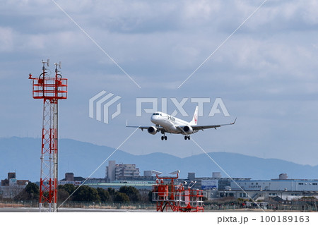 大阪伊丹空港離着陸 100189163