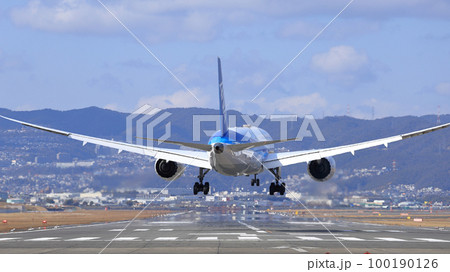 大阪伊丹空港離着陸 100190126
