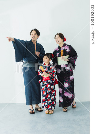 浴衣のファミリー 100192033