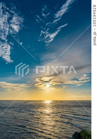 東平安名崎の日の出 100194928