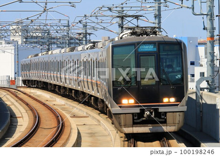 【JR西日本】321系 直通快速（おおさか東線：南吹田駅） 100198246