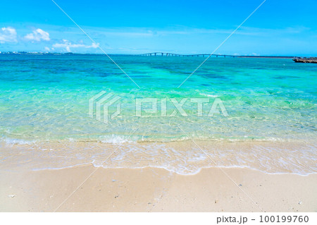 伊良部大橋と宮古島の海 100199760