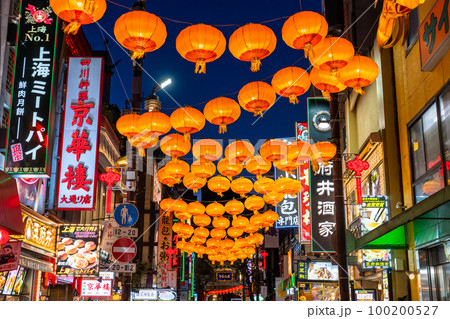 《神奈川県》横浜中華街の夜景・春節の装飾 100200527