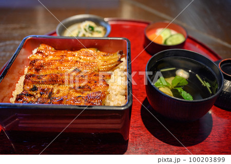 お店で食べるうな重定食 お店で食べるうな重定食 100203899
