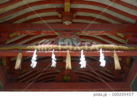 石清水八幡宮南総門の注連縄 100205457