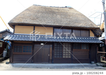 佐賀県鹿島市　肥前浜宿「茅葺の町並み」 100208244