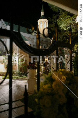 夜のウエディングチャペル 100208468