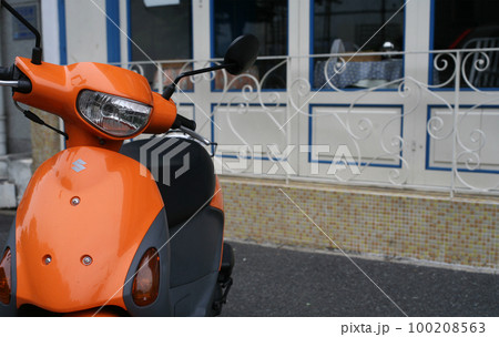 レストランとスクーター レストランとスクーター 100208563