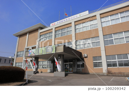 半旗を掲げる市役所 半旗を掲げる市役所 100209342