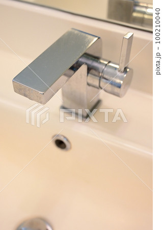 hydrant shower with bathtub in bathroom 100210040