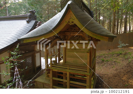 信州　安曇野　堀金の賀茂神社　浅川豊八の大隅流彫刻がみごとな本殿　江戸時代建造 100212191