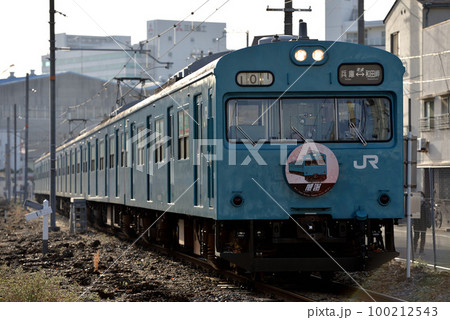 最後の活躍をする和田岬線103系R1編成 100212543