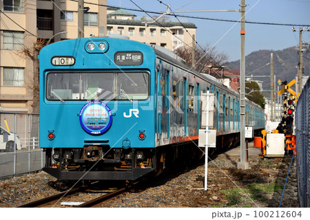 最後の活躍をする和田岬線103系R1編成 100212604