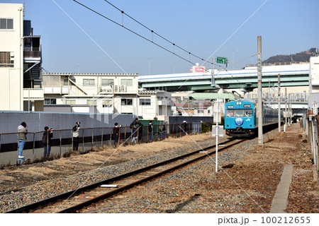 和田岬線103系と撮り鉄たち 100212655