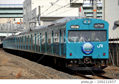 最後の活躍をする和田岬線103系R1編成 100212657
