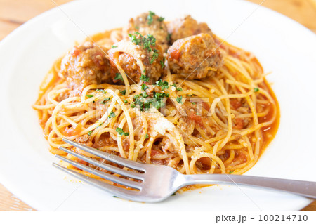 美味しいミートボールのスパゲティー 100214710