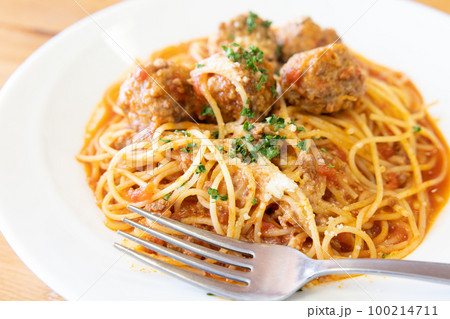 美味しいミートボールのスパゲティー 美味しいミートボールのスパゲティー 100214711