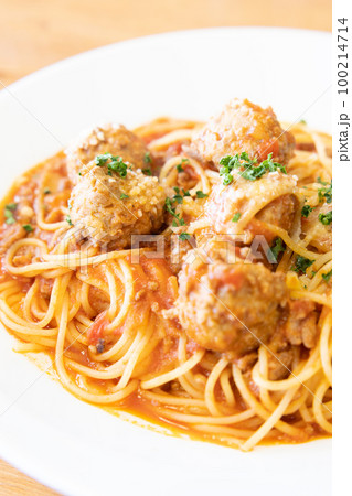 美味しいミートボールのスパゲティー 美味しいミートボールのスパゲティー 100214714