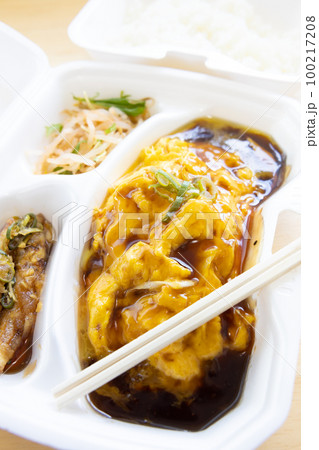 美味しい中華料理、かに玉弁当 100217208