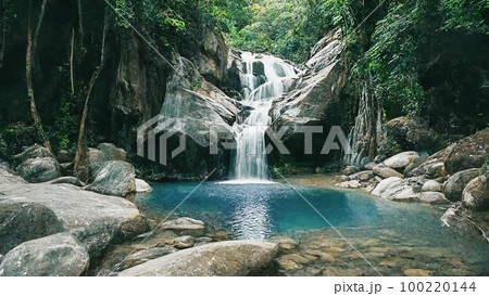 滝　滝つぼ　背景素材 100220144