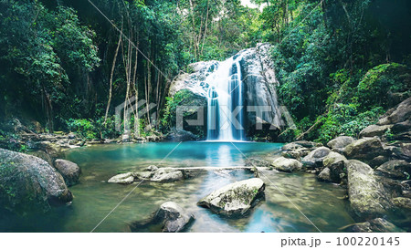 滝　滝つぼ　背景素材 100220145