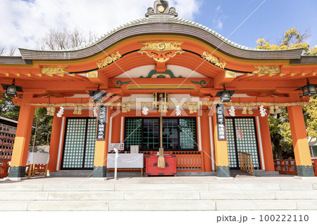 大阪府吹田市にある素盞嗚尊神社（片山神社）の拝殿2023年2月25日撮影 100222110