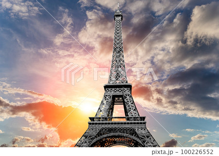 Eiffel Tower against the background of a beautiful sky at sunset. Paris, France Eiffel Tower against the background of a beautiful sky at sunset. Paris, France 100226552
