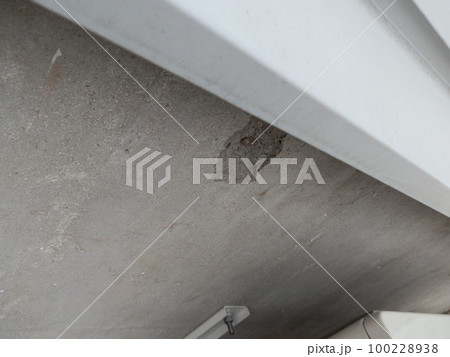 Old cracked balcony railing slab in need of repair 100228938